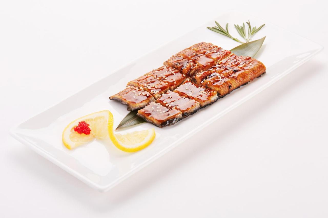 Beijing Hotel Minsk Exteriér fotografie Grilled eel