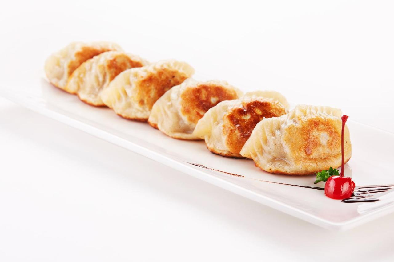 Beijing Hotel Minsk Exteriér fotografie Fried dumplings