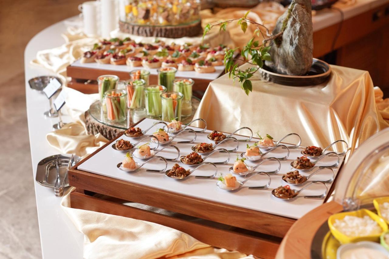 Beijing Hotel Minsk Exteriér fotografie Hors d'oeuvres
