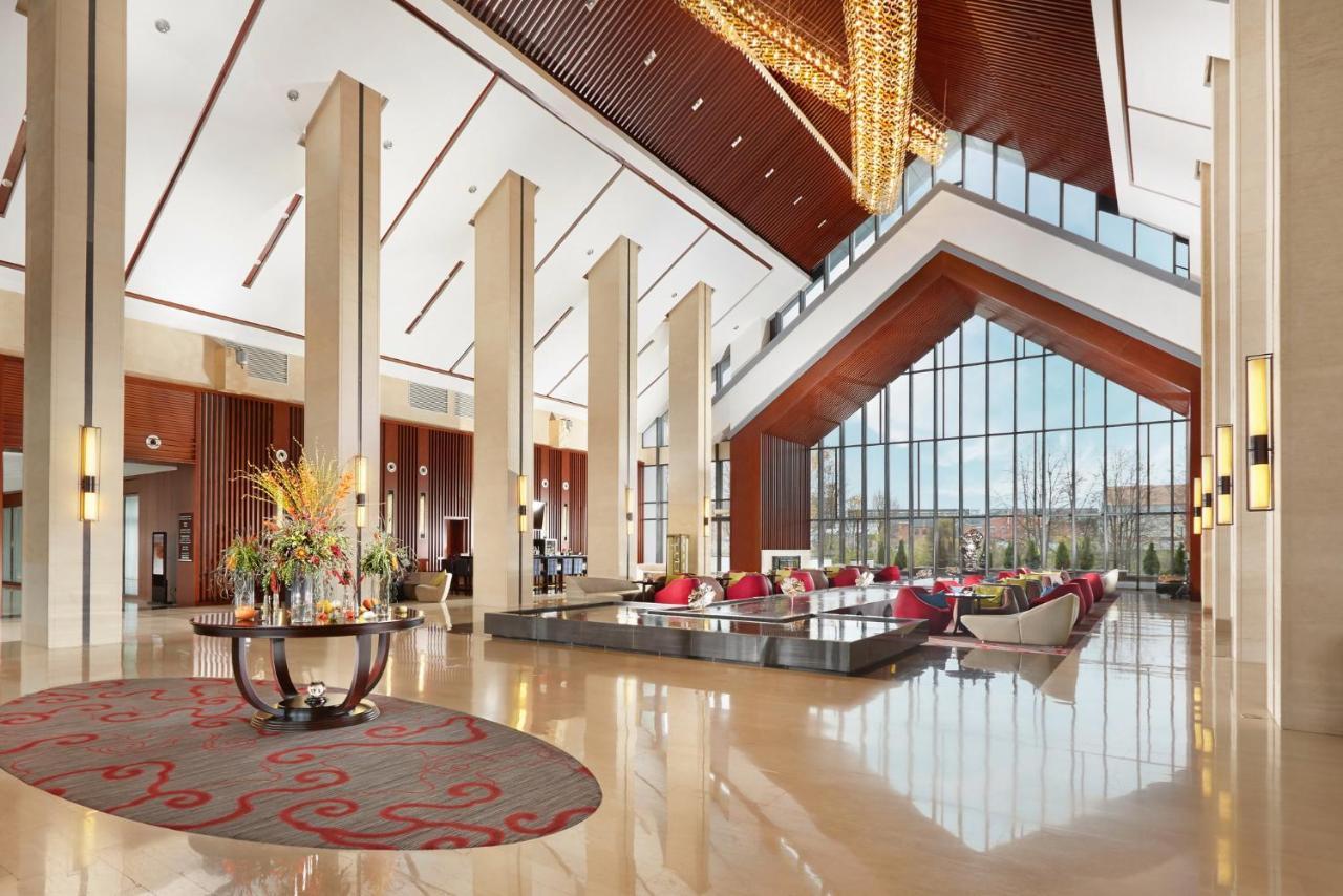 Beijing Hotel Minsk Exteriér fotografie Lobby