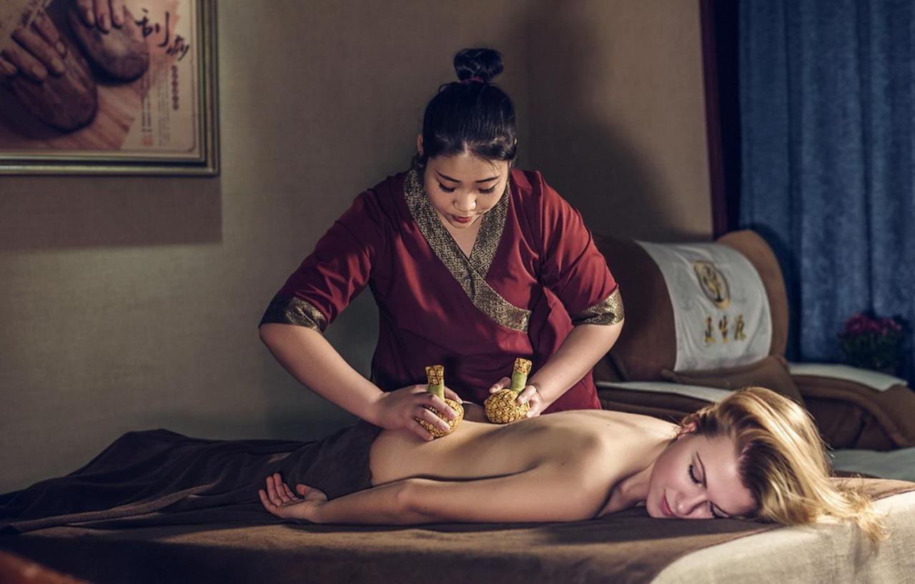 Beijing Hotel Minsk Exteriér fotografie Thai massage